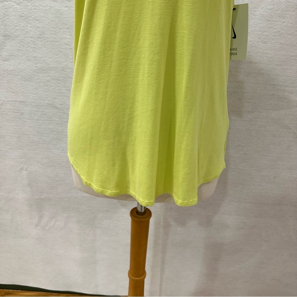 Large Nike Yoga Tank Top - Picture 4 of 11